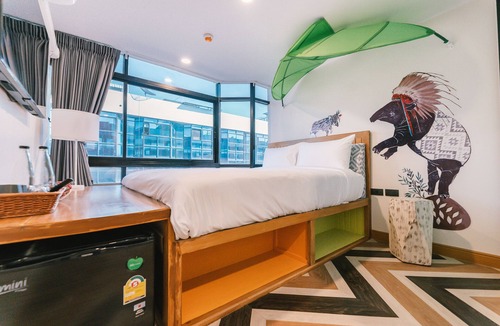 Sri Phum Hotel | The Standard Room Queen Bed: Tapir