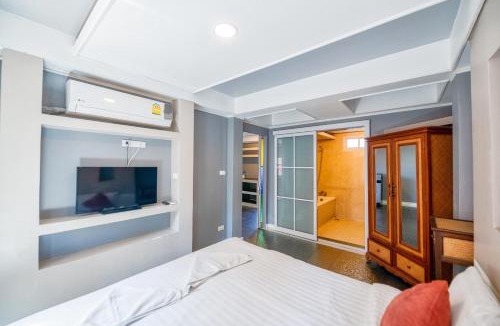 South Pattaya Resort | The Train Resort - Your Relaxing Resort with Large Pool & Jacuzzi