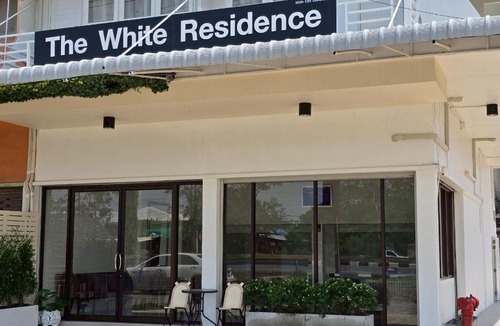 Chanthanimit Hotel | The White Residence