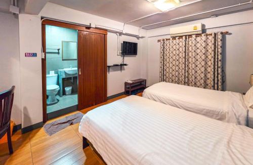 San Chao Pho Suea Hostel | Thepmongkol House