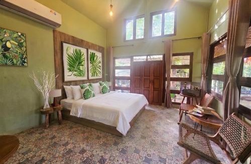 Koh Kaew House | Three Hen Lakeside
