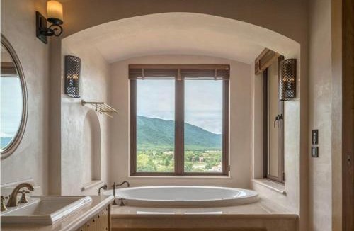 Pong Ta Long Hotel | Toscana Valley Town Square Suites