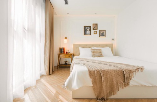 Hang Bai Apartment | TPlace building HoanKiem lux apartment by SSens Homes