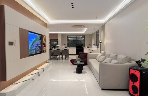 Central Pattaya House | Tremendous 6-bedroom house with AC in Bang Lamung District