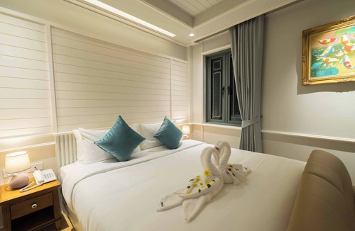 Bangkok Yai Hotel | TUAN Hotel Bangkok near Wat Arun