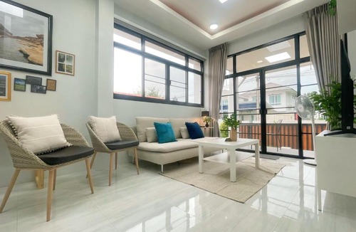 Ubon Ratchathani Villa | Ubon Hide Away - Brand New Private Villa - Walk to Lake - Pet Friendly