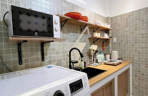 Dong Khoi Apartment | Unbeatable location in District 1. Well-equipped studio in a iconic building.