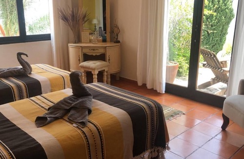 Totolapan House | Unique off-grid country house with spectacular views, pet-friendly
