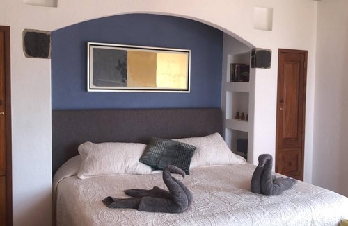 Totolapan House | Unique off-grid country house with spectacular views, pet-friendly