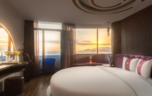 Tran Phu Beach Hotel | V Hotel Nha Trang