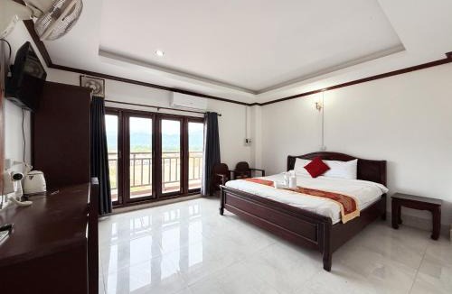 Vang Vieng House | Vang Vieng Sisavang View Hotel & Pool