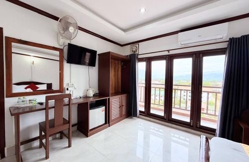 Vang Vieng Hotel | Vangvieng Sisavang Mountain View Hotel