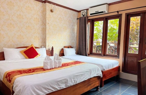 Vang Vieng Hotel | Vangvieng Sisavang Mountain View Hotel