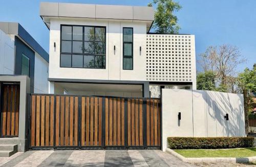 Pa Daet Villa | Vantara Villa with Travel Temple
