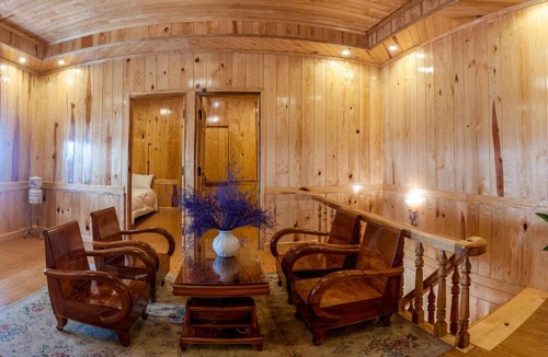 Da Lat Bed & Breakfast | Villa Đồi Gió Hú - View Hill in Center of Da Lat