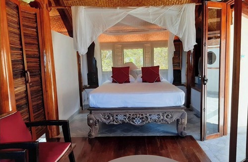 Phu Vang Hotel | Villa Louise Hue Beach Boutique Hotel
