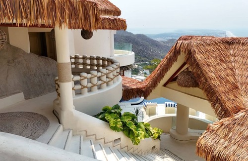 Las Cruces Villa | Villa Maui: Luxury Getaway with Infinity Pool and Spectacular Views 19persons