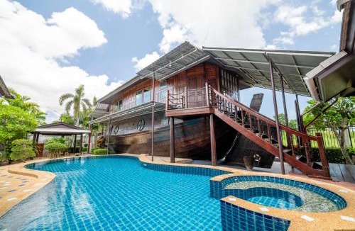 Nong Pla Lai Villa | Villa Nautica Pattaya - 4 BR Luxury Pool Villa With Unique Yacht-house