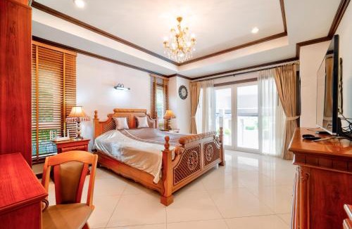 Nong Pla Lai Villa | Villa Nautica Pattaya - 4 BR Luxury Pool Villa With Unique Yacht-house