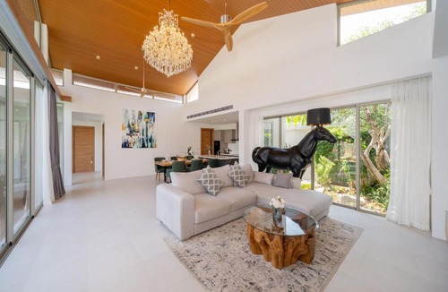Thep Kasattri Villa | Villa private swimming pool and garden Phuket Free Airoport Pick up from 7 days