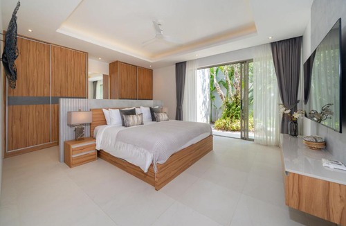 Thep Kasattri Villa | Villa private swimming pool and garden Phuket Free Airoport Pick up from 7 days