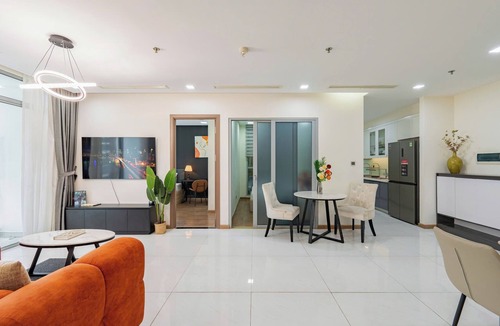 Hang Xanh Apartment | Vinhomes Central Park Apartment by Hava