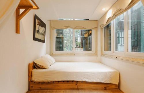 Hang Bai Apartment | Vintage House in Central of Old Quarter 2 Bedrooms with Healing Vibe
