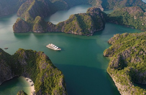 Bai Chay Apartment | VIP President Suite in Scarlet Pearl Cruise