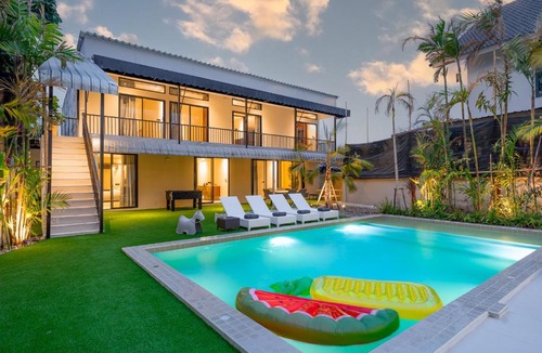 Old City Villa | VORA RETREAT- 8 bedrooms I Old City I Daily Maid