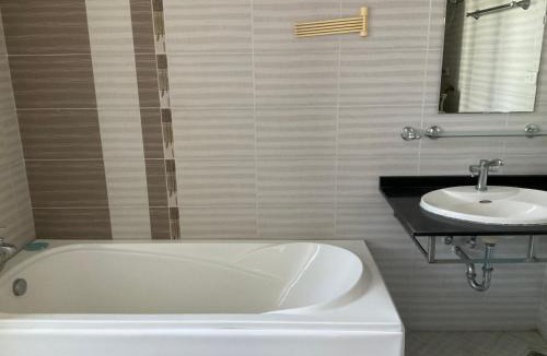 Nhat Tan Hotel | Westlake Tay Ho Hotel 696 Lạc Long Quân