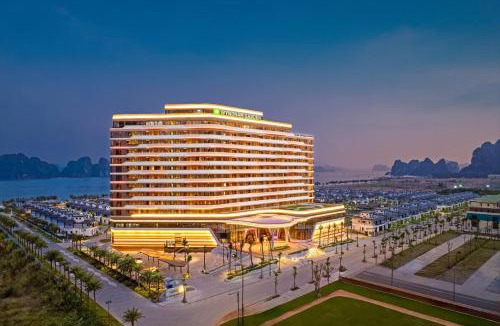 Van Don Hotel | Wyndham Garden Sonasea Van Don