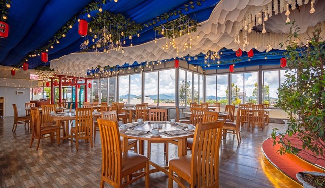 ĐÔNG PHƯƠNG HOTEL & RESTAURANT in Bao Loc