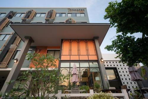 โรงแรมต้นเงิน