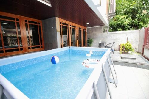 曼谷市中心/Thong Lor/Ekkamai/6卧花园泳池小区联排别墅 in Bangkok