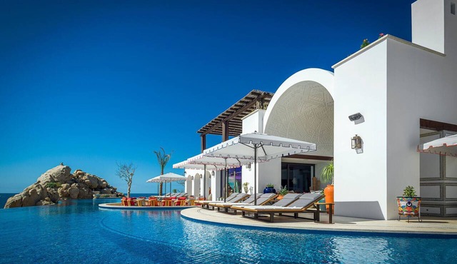 10BR Beachfront Estate fully staffed! in Los Cabos