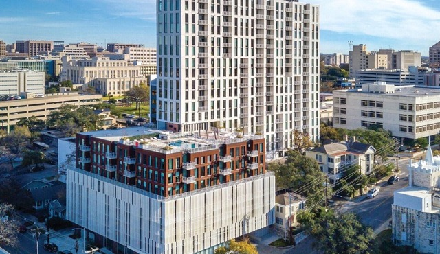 1BD/Austin - Rooftop Pool & Firepit, BBQ! in Austin