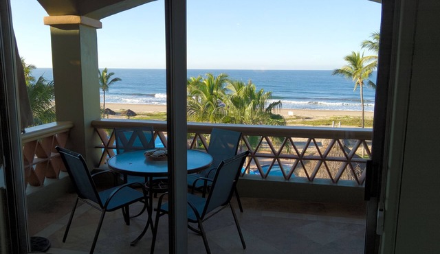 2 Bedroom, 2 bath Penthouse 58 yards from 3.5 miles of sandy beach! in Mazatlan