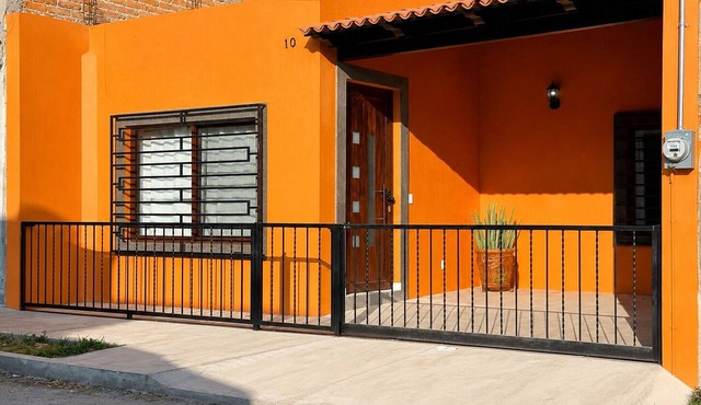2-bedroom house in welcoming Tequila with AC for relaxing stays in Tequila