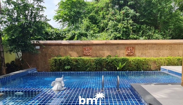 2 floors Thai-Bali Style, 4BR 4Bathrooms, pool with JACUZZI, 5mins-Jomtien Beach in ตำบล นาจอมเทียน