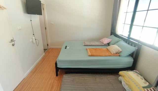 3-bedroom 3-bathroom townhome in the Suburbs of Bangkok with Club Pool&Gym