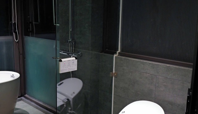 3-bedroom hotel in lovely Westlake view in the heart of Ha Noi