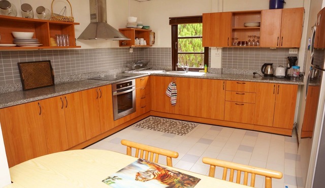 3 bedroom pool house by the sea E24