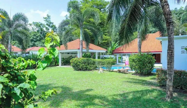 3 Bedroom Pool Villa with large walled garden in Paklok in Tambon Pa Klok