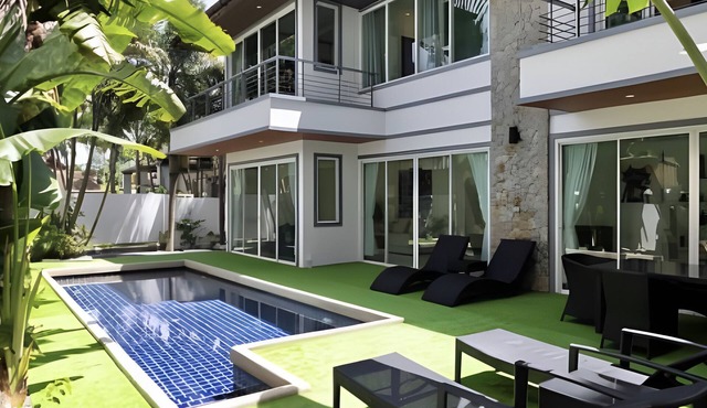 3-bedroom Pool Villa in lovely Tambon Kamala with cool AC in Tambon Kamala