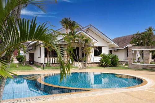 3 bedroom villa at Safir Village, Ban Phe, Rayong in Klaeng