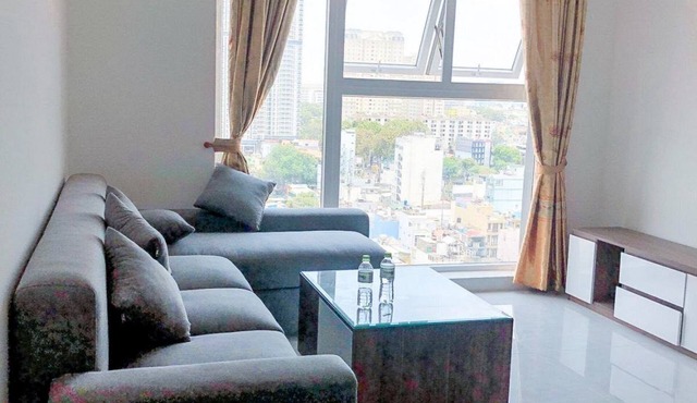 3-bedroom suite in HCMC with free Pool, fitness room, 15 mins fr downtown