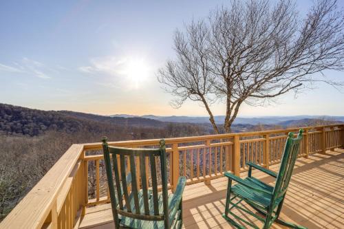 3 Mi Beech Mtn Resort: Cozy Studio w/Deck & View! in Beech Mountain
