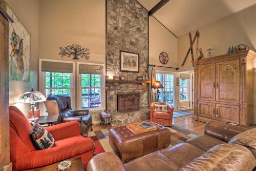 3 Mi to Beech Mtn Resort: Gem w/Views & Fireplace in Beech Mountain