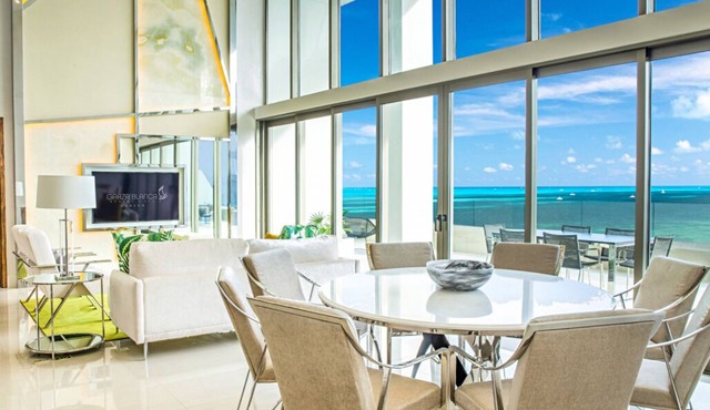 4 Bedroom Oceanview Penthouse: Cancun Loft Paradise in Cancún