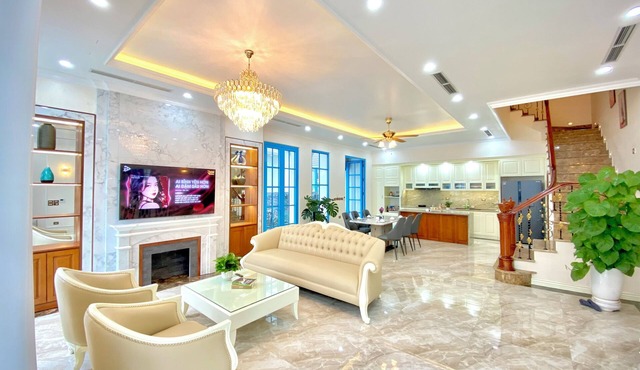 4-bedroom villa near the beach in Hạ Long